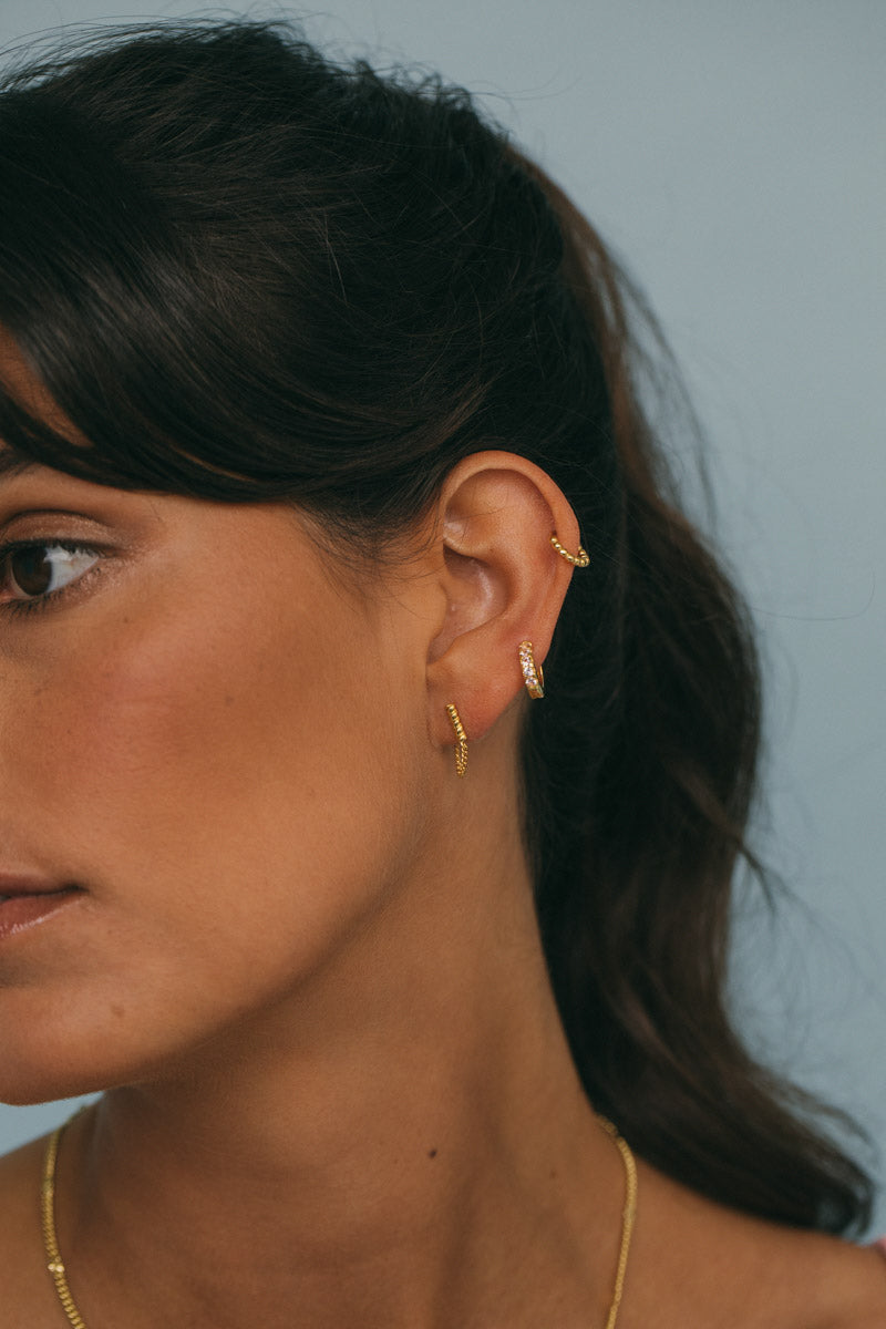 Blossom huggie gold plated